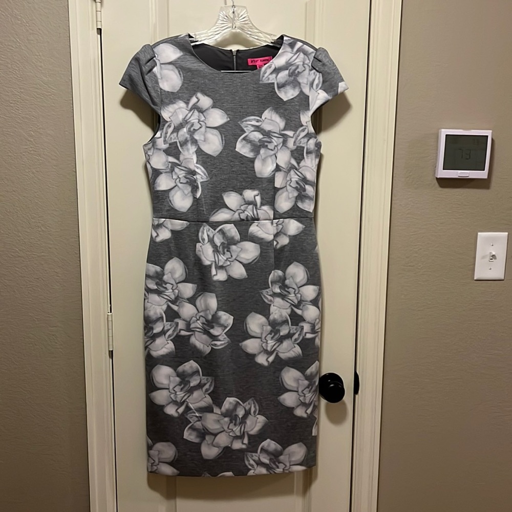 Betsy Johnson pencil midi dress size 6